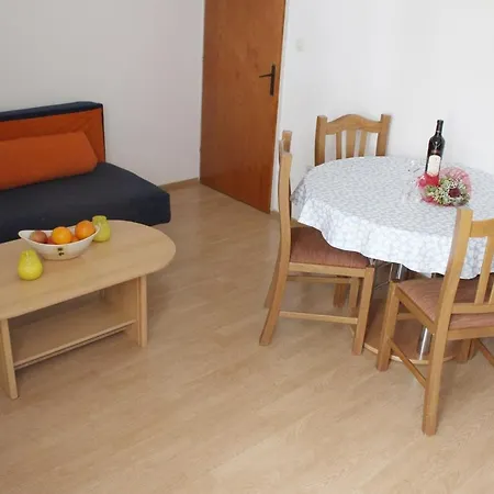 In Starigrad-paklenica 6785 Appartement *