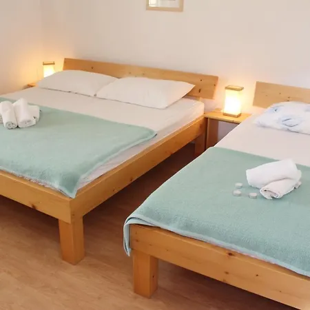 In Starigrad-paklenica 6785 Appartement *