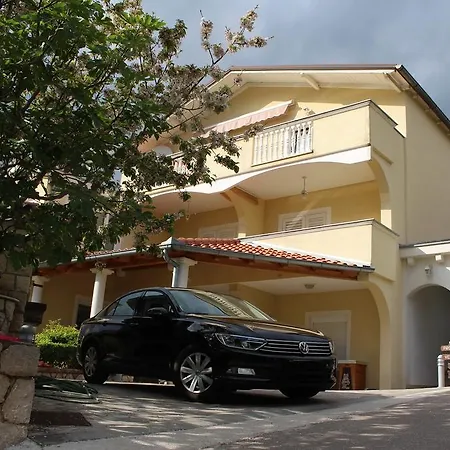 Apartment In Starigrad-paklenica 6785